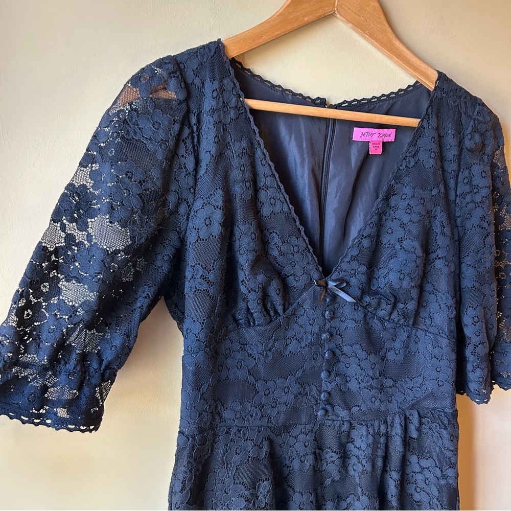 Betsey Johnson Women’s Black Lace Lined Short Sleeve Dress V Neck Size 10 Goth - Picture 3 of 13